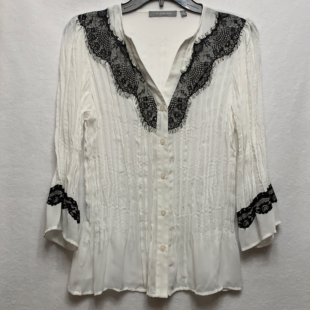 NY Collection women’s M button down blouse.